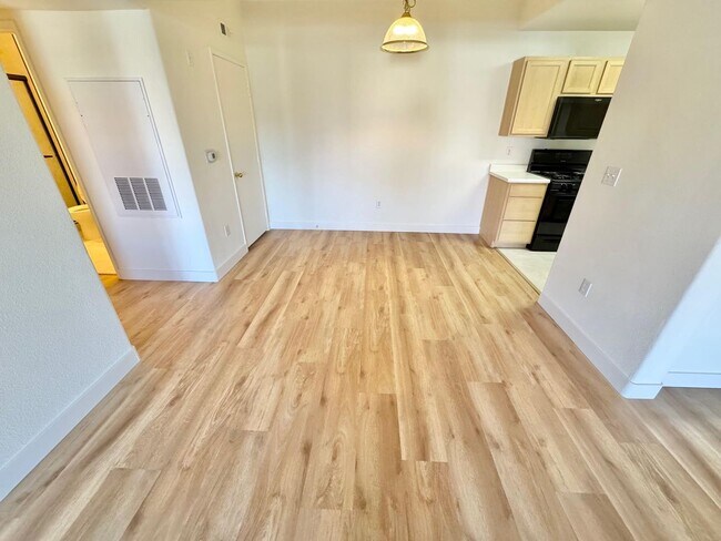 Foto del edificio - Resort-Style Living in Seven Hills!