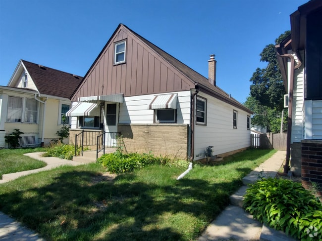 Building Photo - 533 S 73rd St