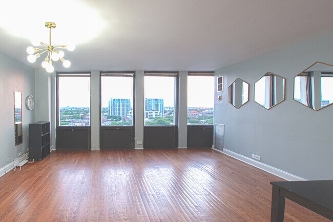Building Photo - 444 W Fullerton Pkwy