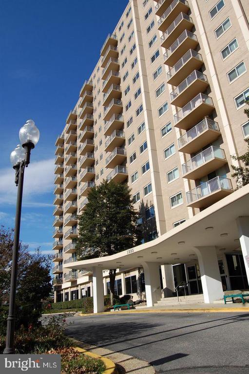 Building Photo - 1225 Martha Custis Dr