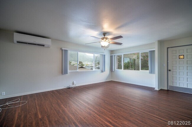 Foto del edificio - UPGRADED 4BR 2BA House in MANOA with SPLIT...