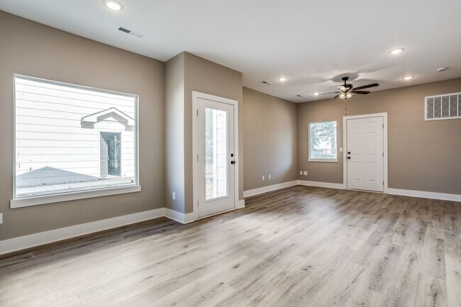 Foto del edificio - Edgewater Villas-Maxwell Plan