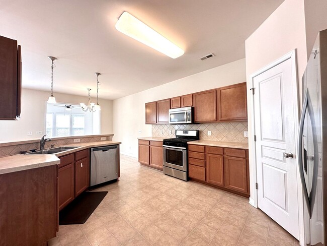 Building Photo - **MOVE IN SPECIAL!**Beautiful 3BR/2.5BA Home in Charlotte!