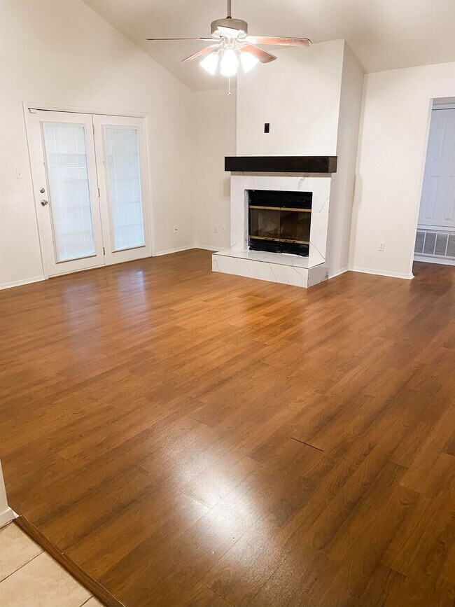 Building Photo - 503 Woodland Park Cir