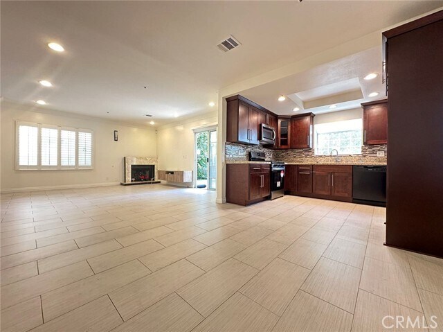 Foto del edificio - 3459 Whistler Ave