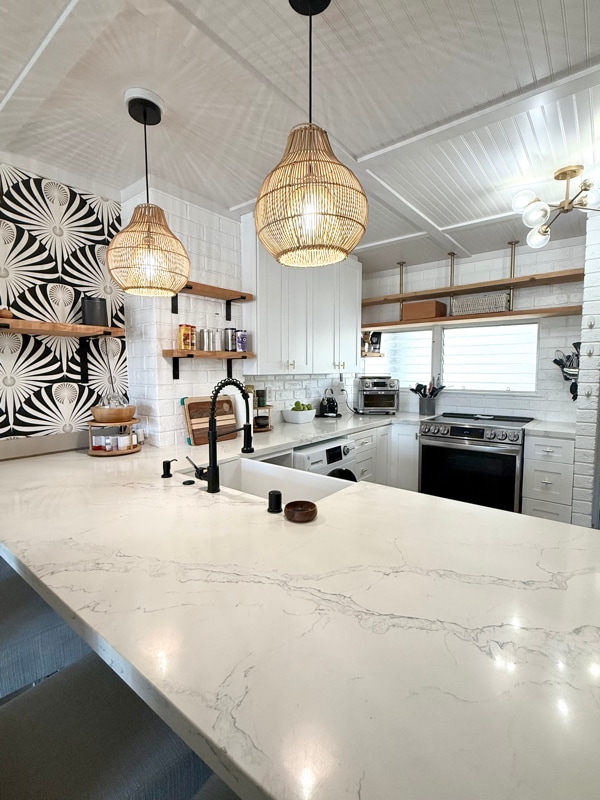 Primary Photo - 2421 Ala Wai Blvd