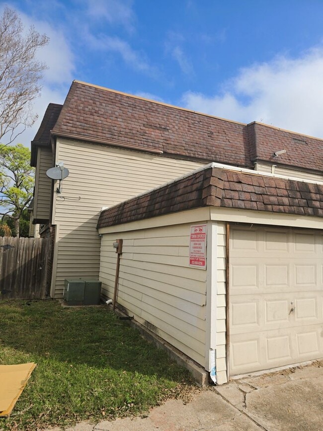 Foto del edificio - 8379 La Roche Ln