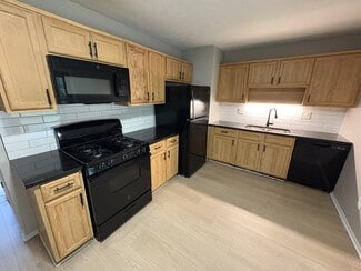 Building Photo - 2526 Queenswood Dr