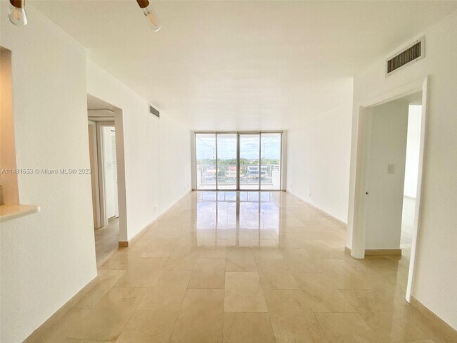 Building Photo - 5600 Collins Ave