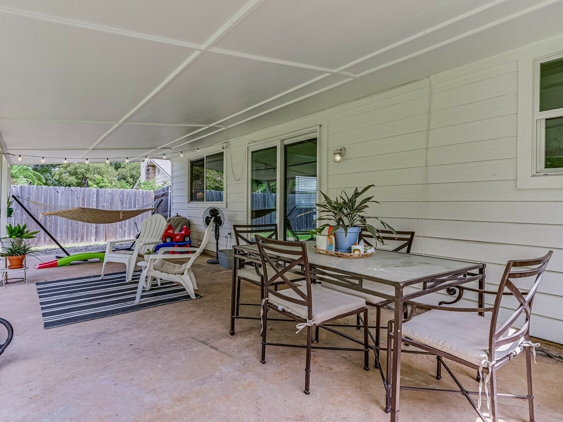 Building Photo - 1308 Radam Cir