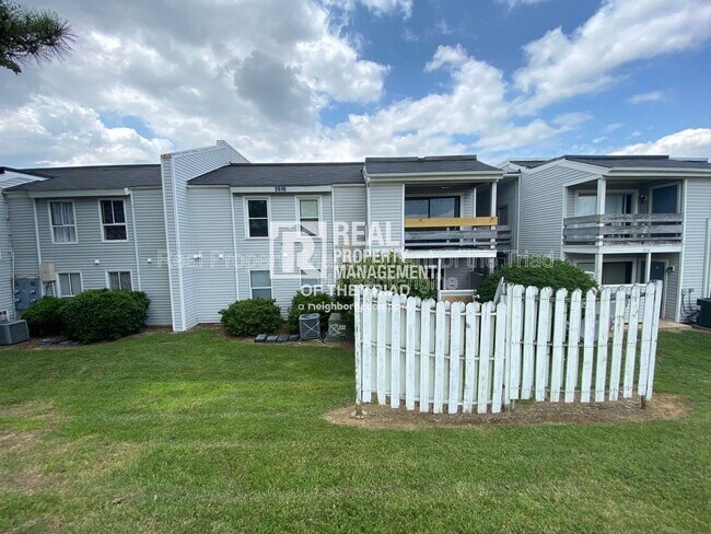 Foto del edificio - 2616 Randleman Rd