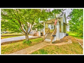 Building Photo - 422 Walcott Rd