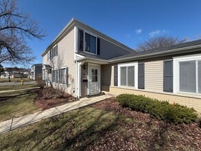 Building Photo - 1152 Cove Dr