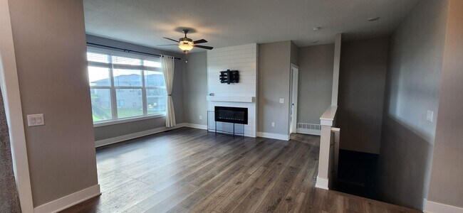 Foto del edificio - Beautifull 3 bed 2 Bath Home