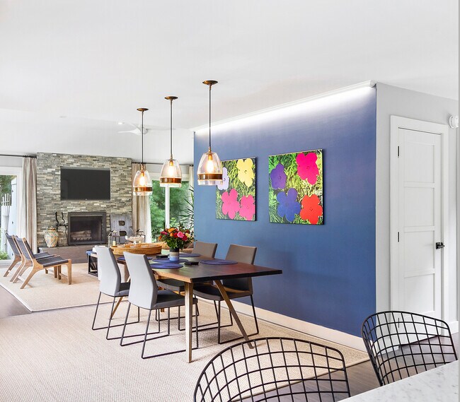 Foto del edificio - 723 Hands Creek Rd