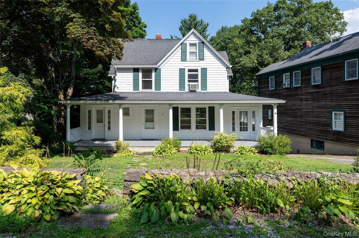 Primary Photo - 31 Main St