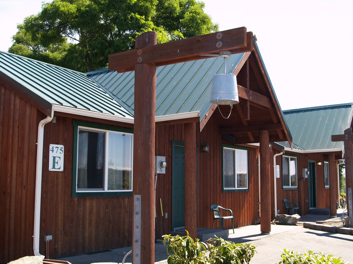 Building Photo - 475 SE Barrington Dr