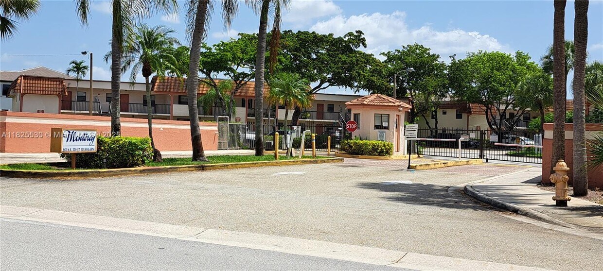 Foto principal - 842 NE 209th St