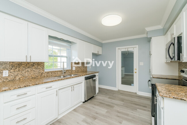 Building Photo - 320 Bahamas Ave, Temple Terrace, FL 33617
