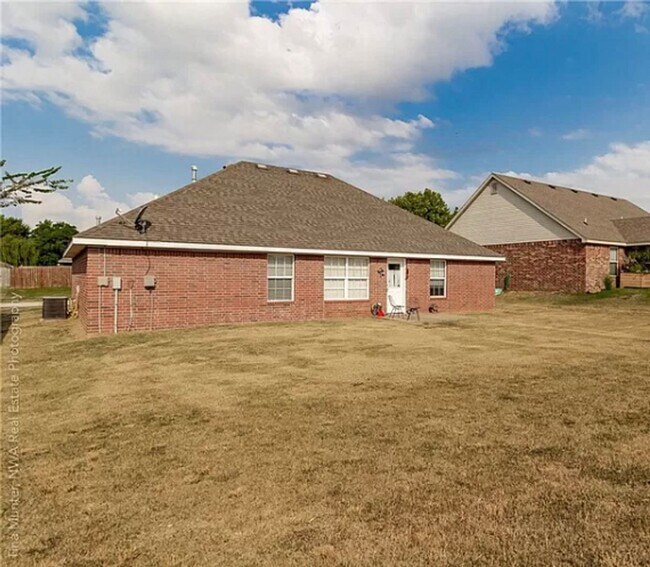 Foto del edificio - Beautiful Home In The Heart of Farmington,...