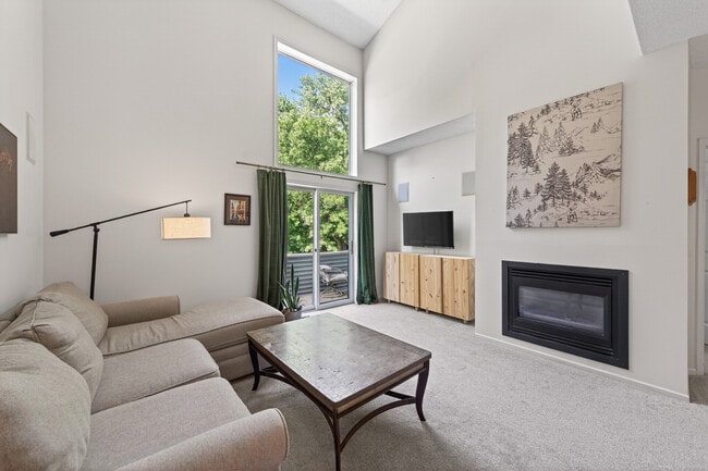 Building Photo - 631 Woodduck Dr