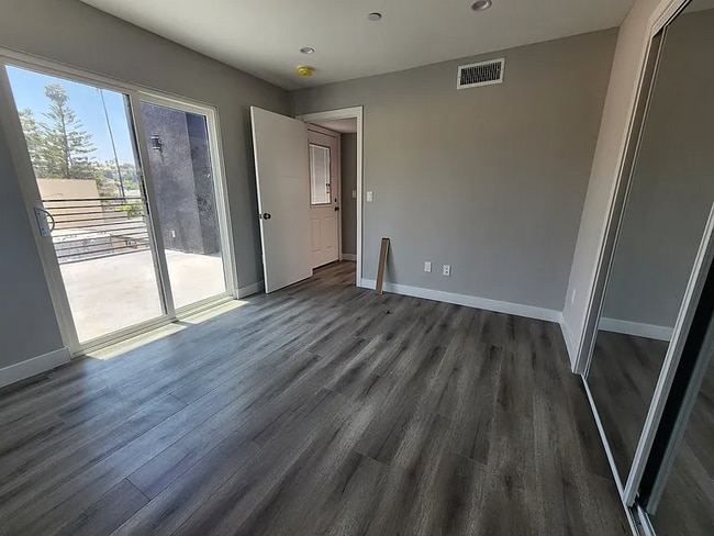 Foto del edificio - 3330 Portola Ave