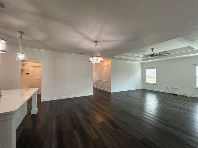Foto del edificio - Immaculate 3/2 with Yard, Garage, and Pet ...