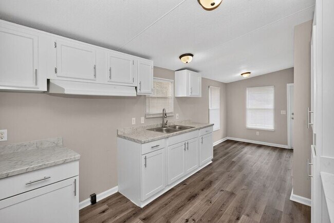 Building Photo - 9009 Dorchester Ln
