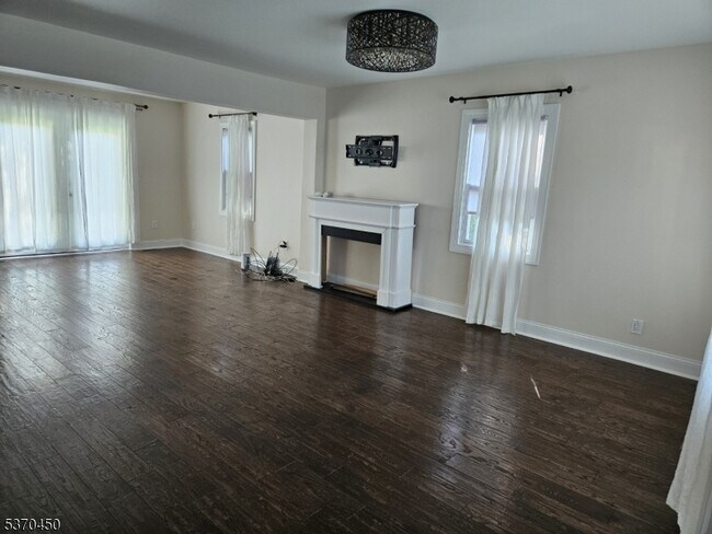 Foto del edificio - 131 Island Ave