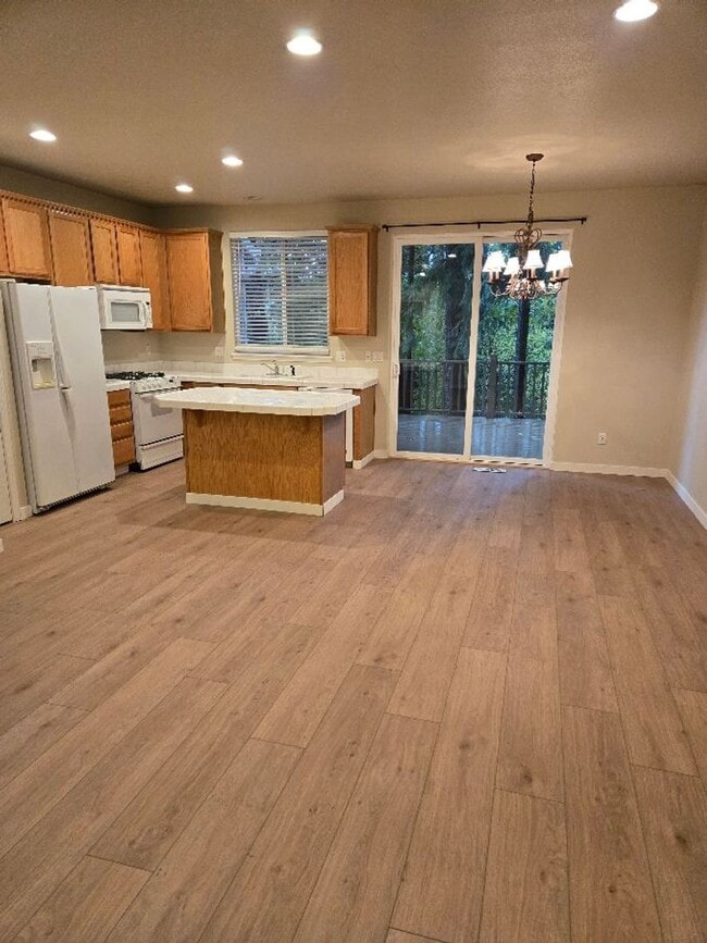 Building Photo - All Brand New flooring- 3 br 2.5 bth - Walking Trails & Park close by... easy access to Portland,...