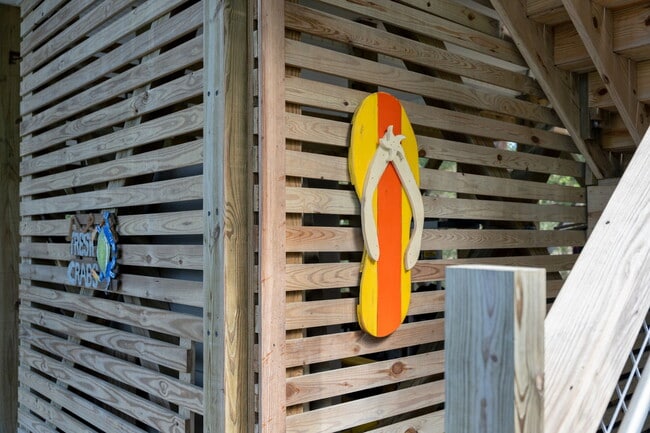 Building Photo - 211 Lewis Dr