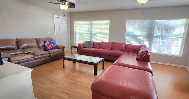 Building Photo - 816 SW 9th St