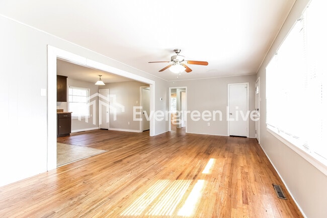 Foto del edificio - 106 Whitener Ave