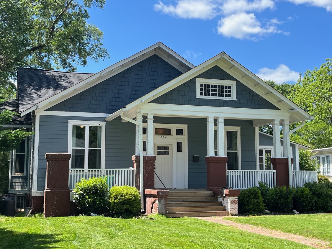 Foto principal - 662 E Main St