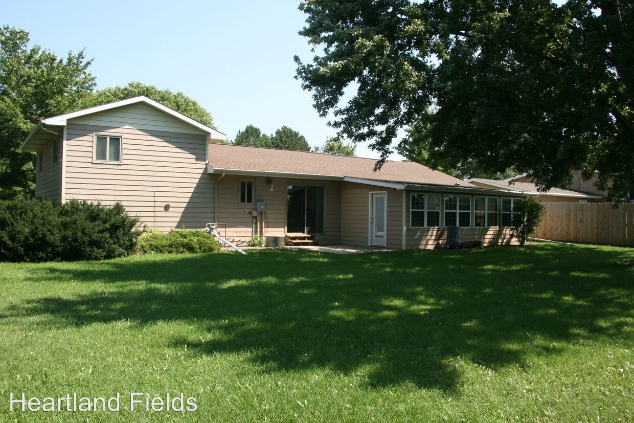 Building Photo - 361 Sunset Dr