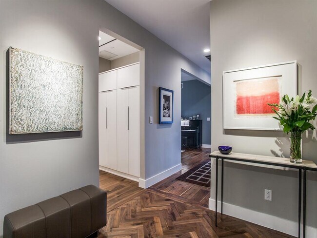 Foto del edificio - 3130 N Harwood St