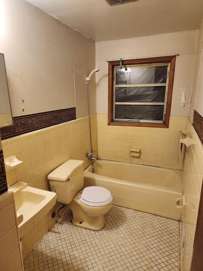 Foto del edificio - 694 Mountain View Dr