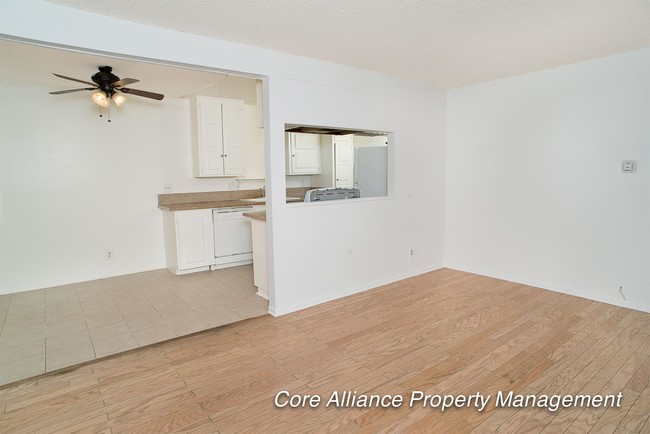 Building Photo - 20954 Parthenia St
