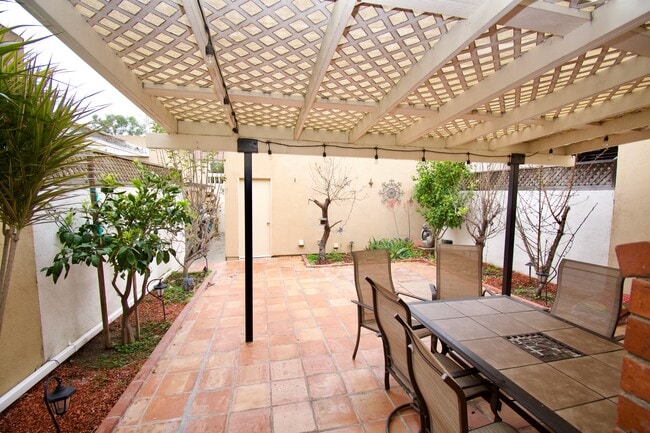 Building Photo - 17070 Los Modelos St