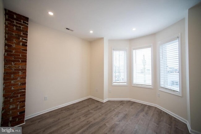 Foto del edificio - 2049 Snyder Ave