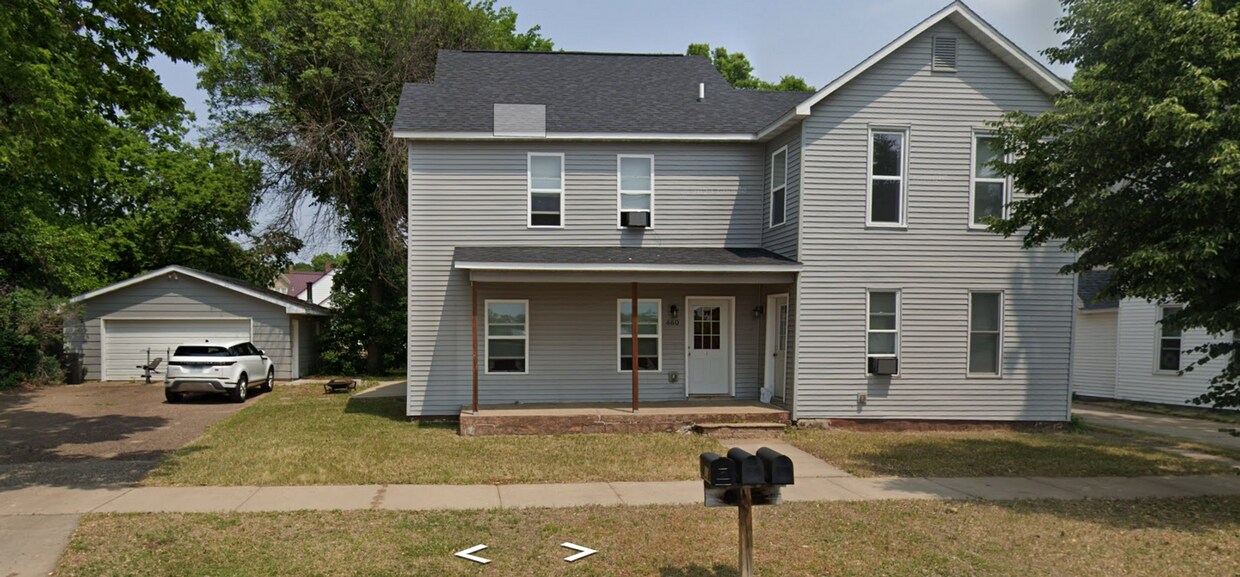 460 Platt St Unit Apt 3, Eau Claire, WI 54703 Room for Rent in Eau