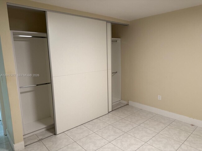 Foto del edificio - 300 NE 191st St