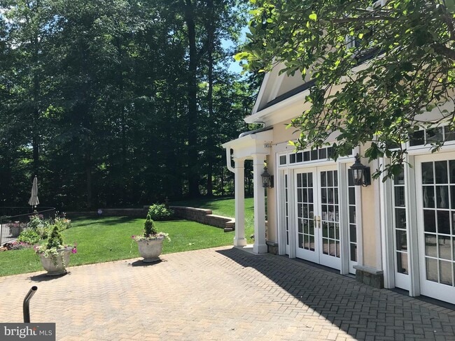 Foto del edificio - 6501 Curry Manor Ct