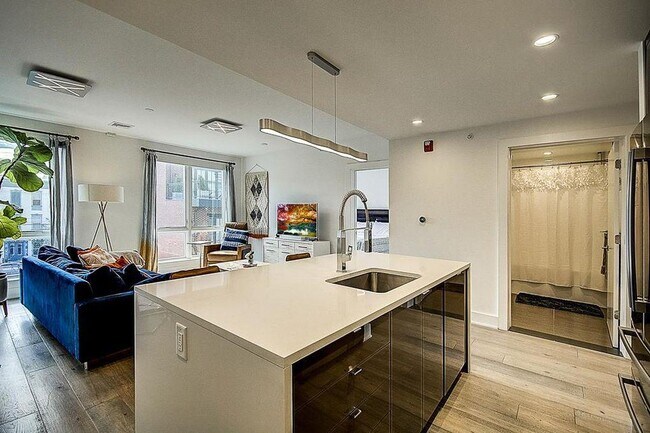 Building Photo - 367 3rd St