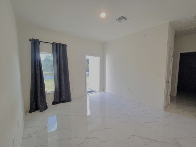 Foto del edificio - Cute and Cozy 2/1 Single family home