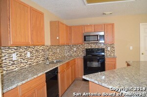 Foto del edificio - 443 Bluegrass Creek