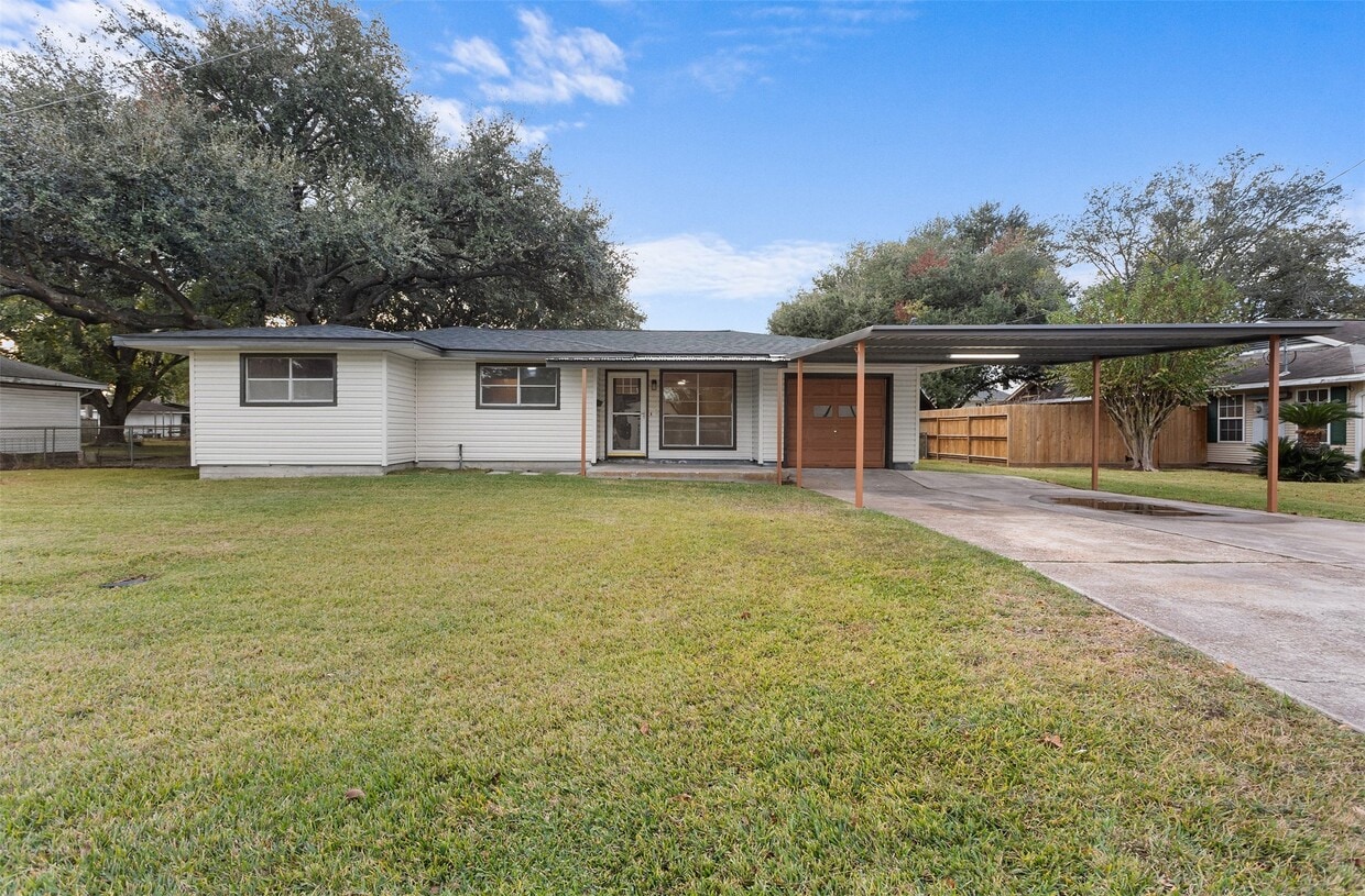 Foto principal - 2222 N Grand Blvd