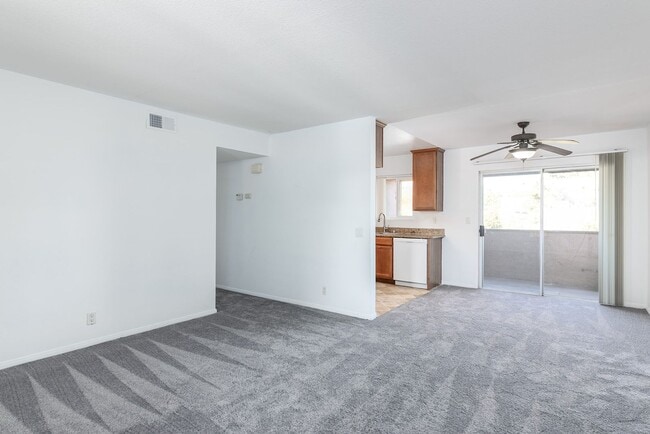Building Photo - Charming 2 bedroom 2 bathroom Condo in Oce...