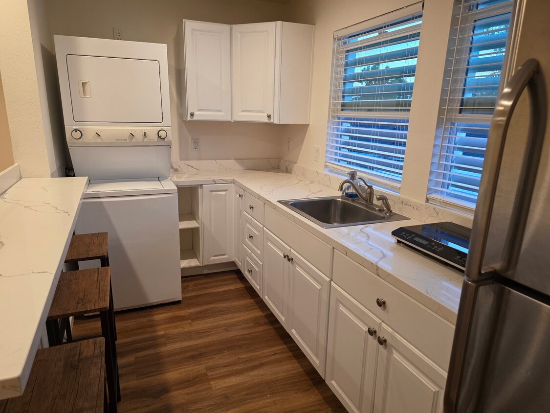 Kitchen - 843 N Orange St