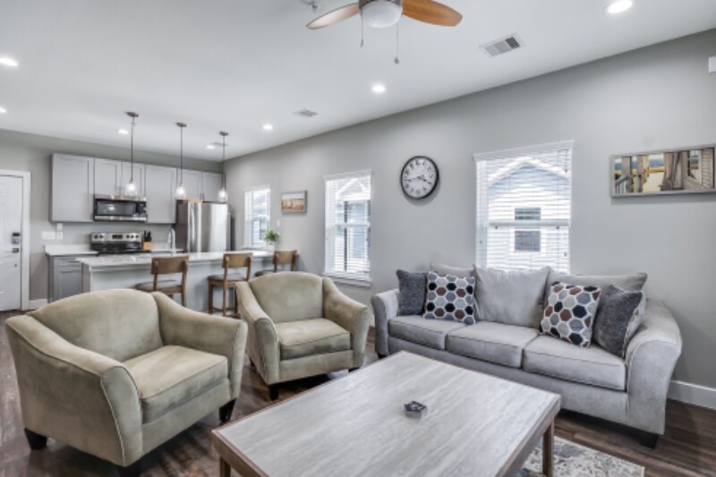 Foto principal - 144 W 5th St